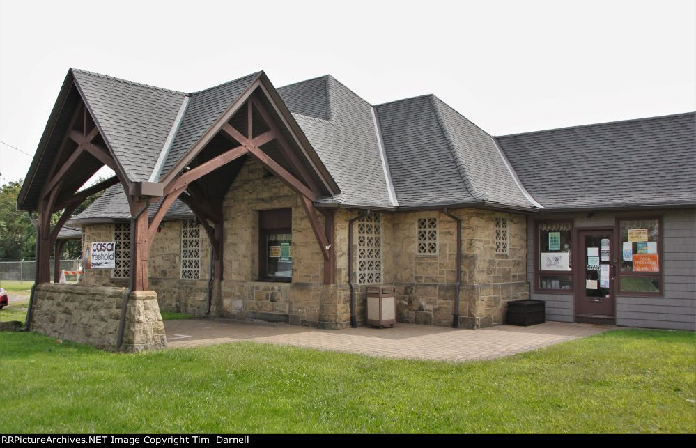 Former CNJ station, now a food distribution center. Thanks to Steve Coraggio for location!